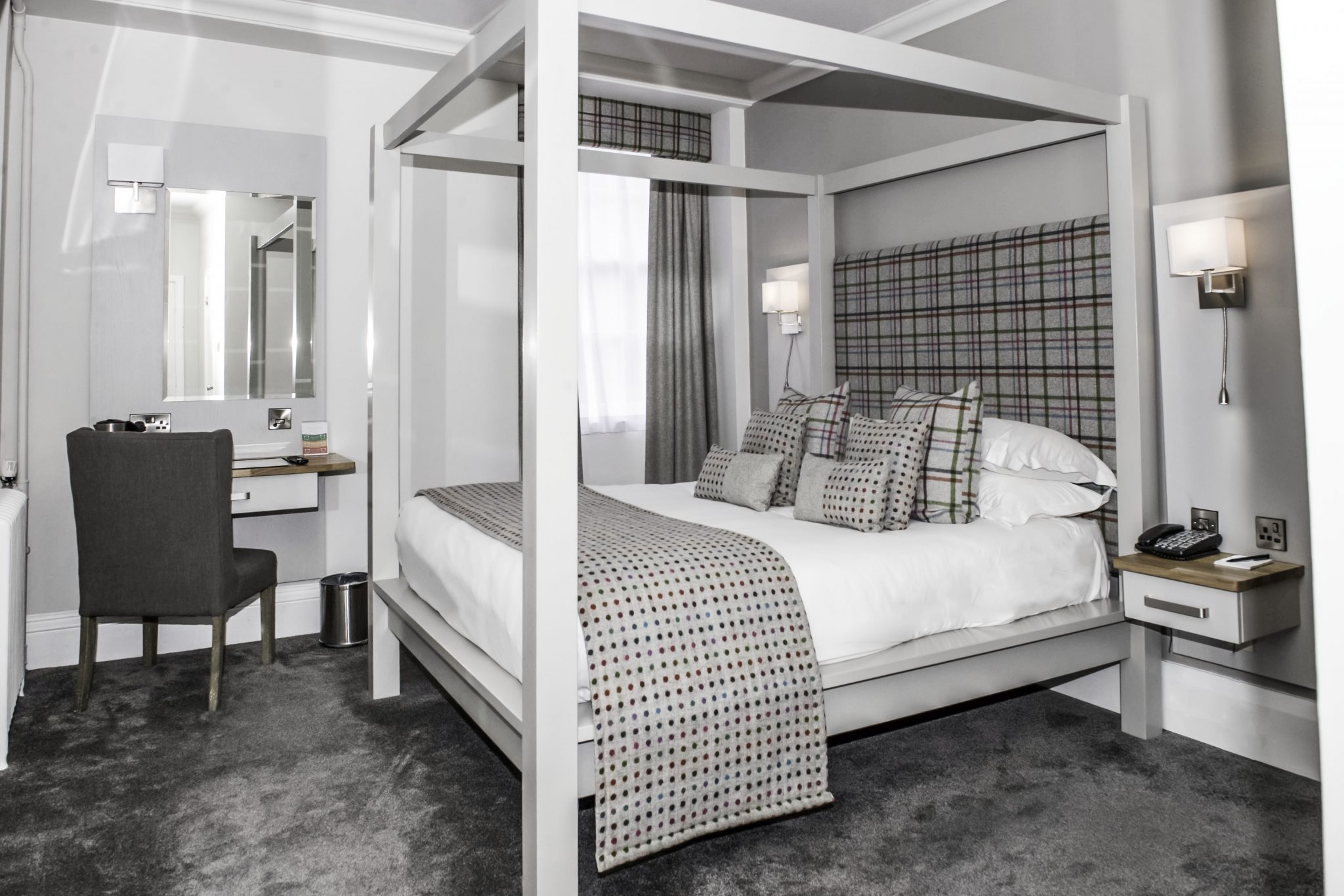 Four Poster Double Room White Hart